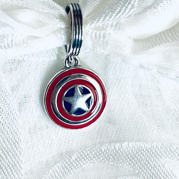 🛡️ NWOT Captain America Shield Charm – The Avengers ✨ - Picture 2 of 5
